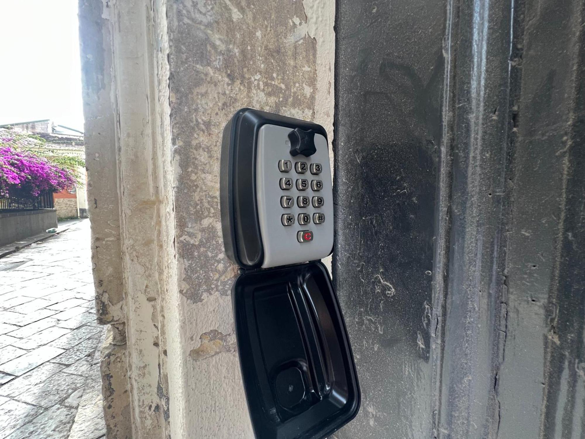 Leoscar Apartment In Catania Center Self Check-In 외부 사진